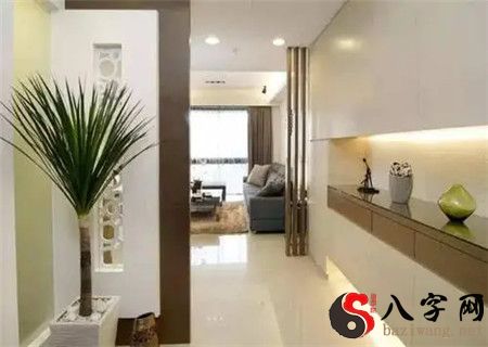 大门对着阳台如何化解 大门对着阳台如何化解