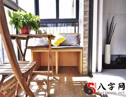 阳台对着大门的风水影响