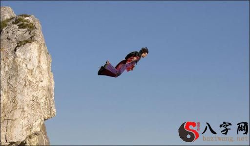 梦见从山上跳下去