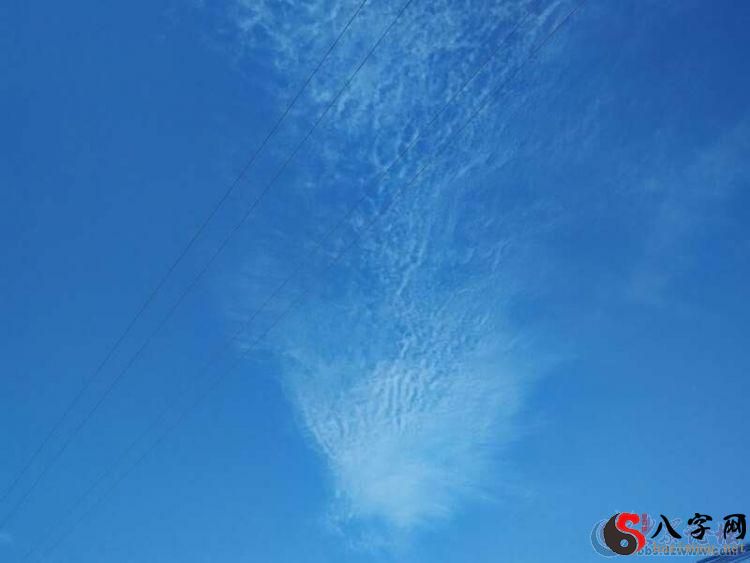 梦见天空出现漂亮图案