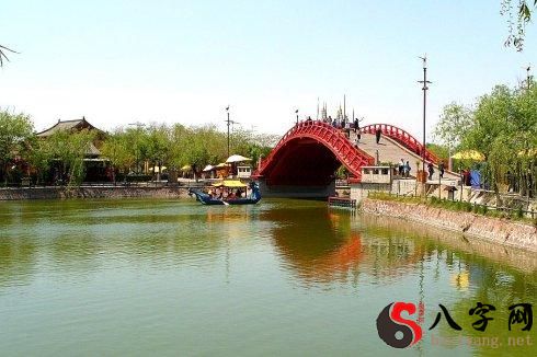 梦见桥下有河流水